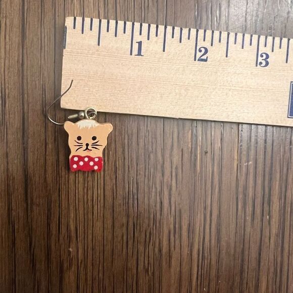 Retro Cat w bow tie dangle wood earrings. - Picture 5 of 5